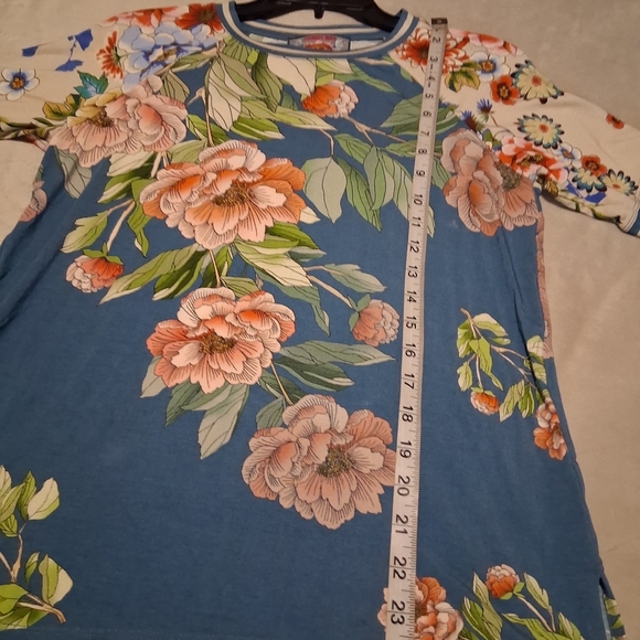 Johnny Was / Romano Raglan Tee / Multi Floral - Picture 4 of 7